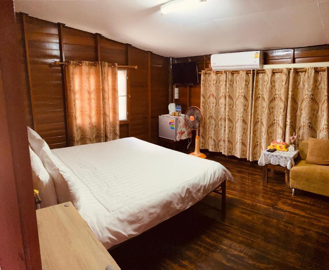 Banthai Guesthouse Phetchaburi Exteriör bild