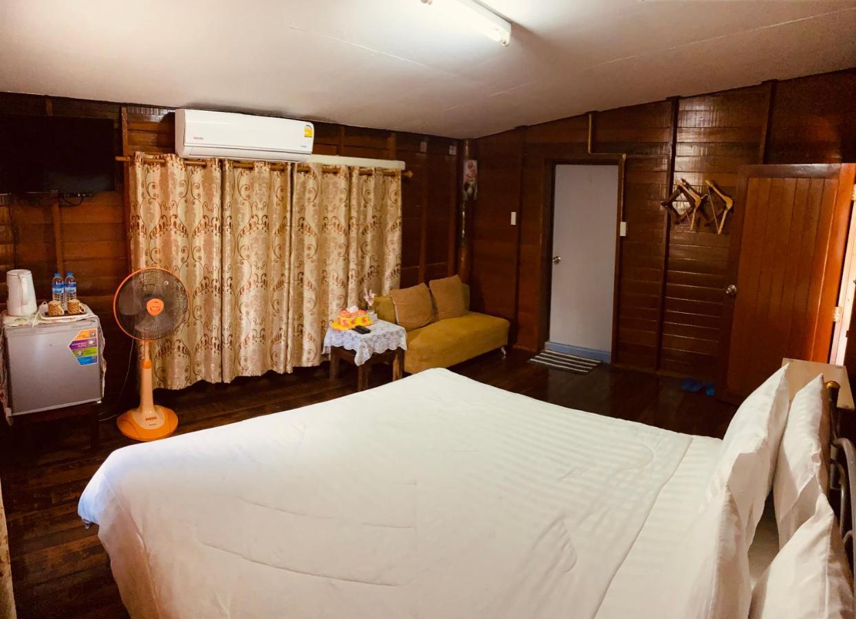 Banthai Guesthouse Phetchaburi Exteriör bild