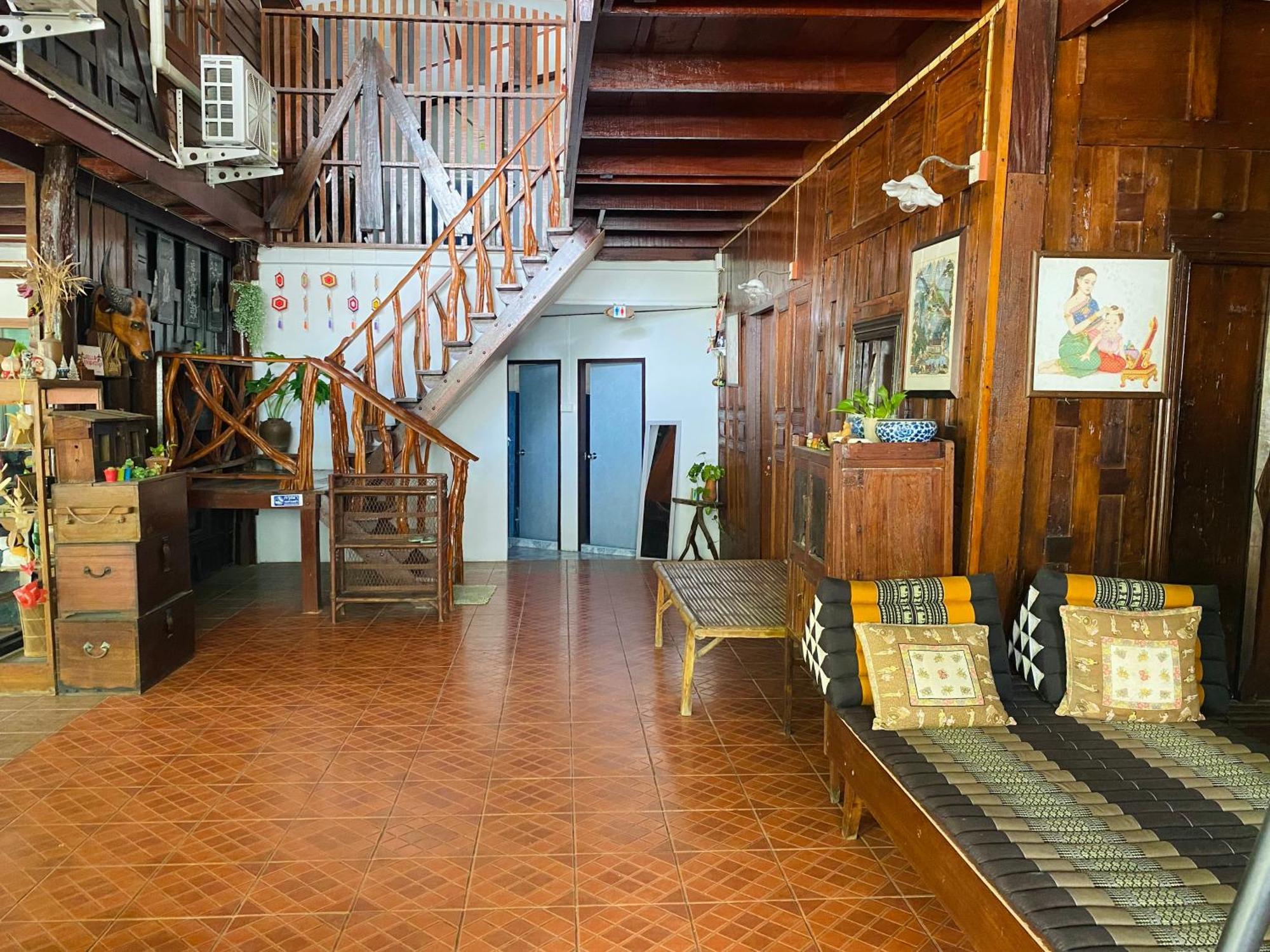 Banthai Guesthouse Phetchaburi Exteriör bild