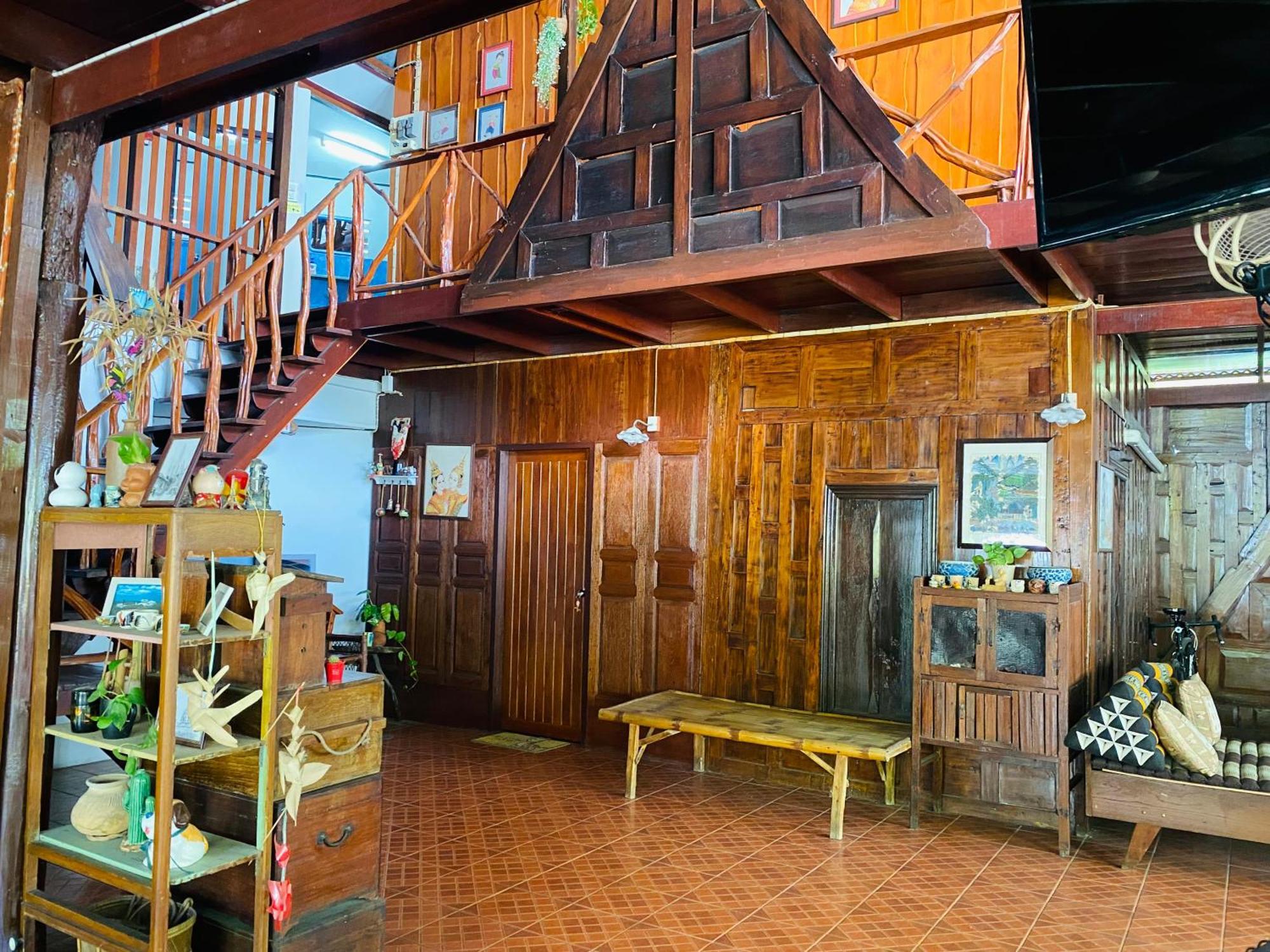 Banthai Guesthouse Phetchaburi Exteriör bild