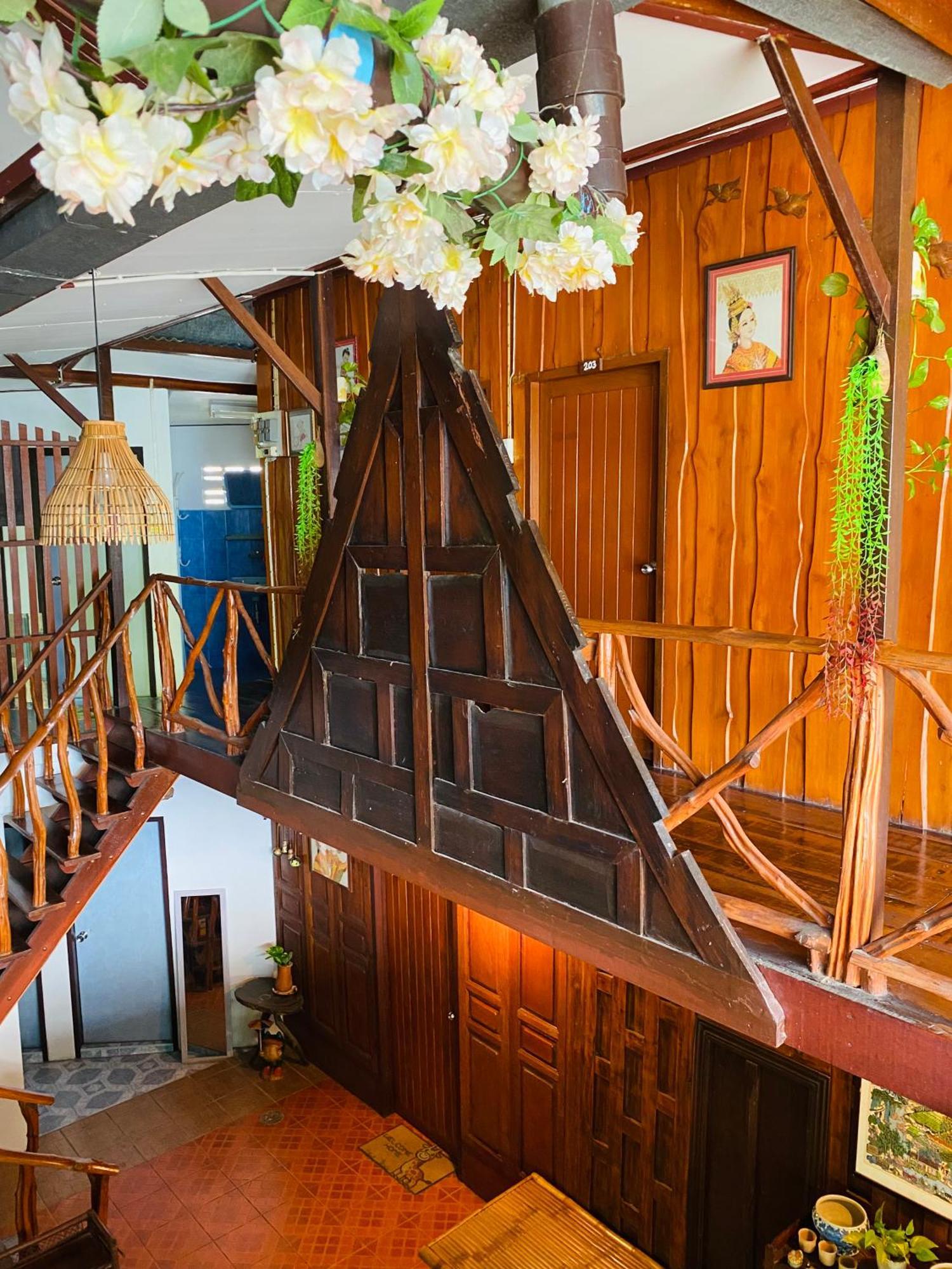 Banthai Guesthouse Phetchaburi Exteriör bild