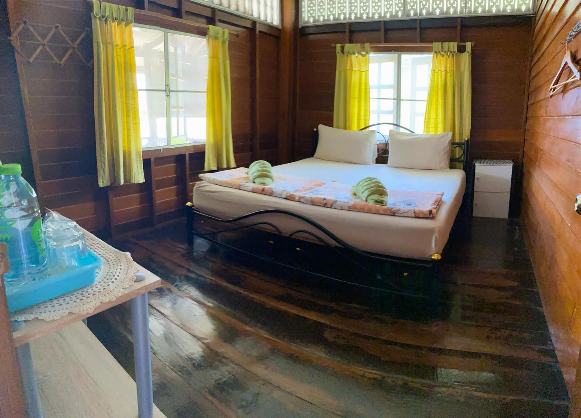 Banthai Guesthouse Phetchaburi Exteriör bild