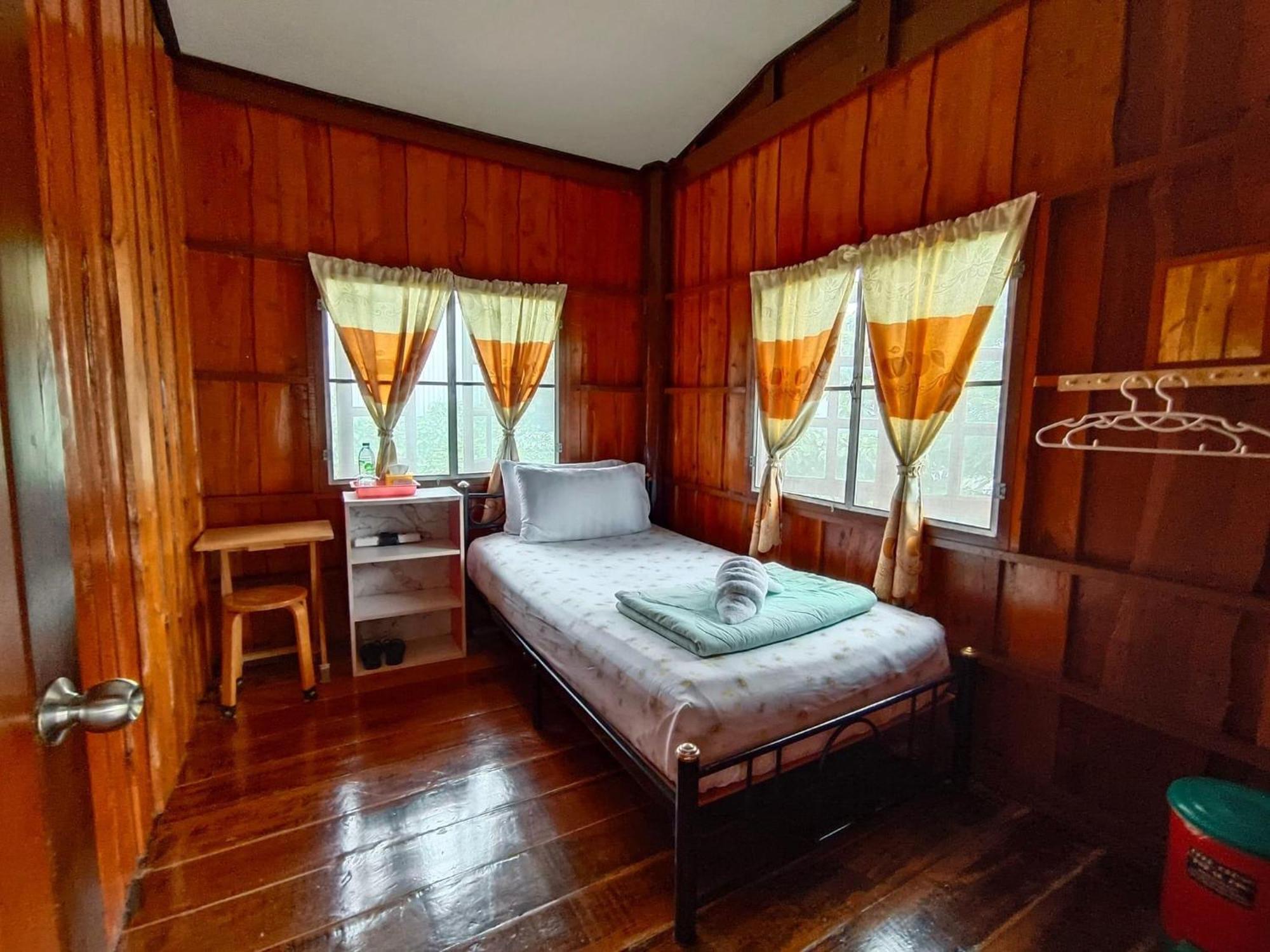 Banthai Guesthouse Phetchaburi Exteriör bild