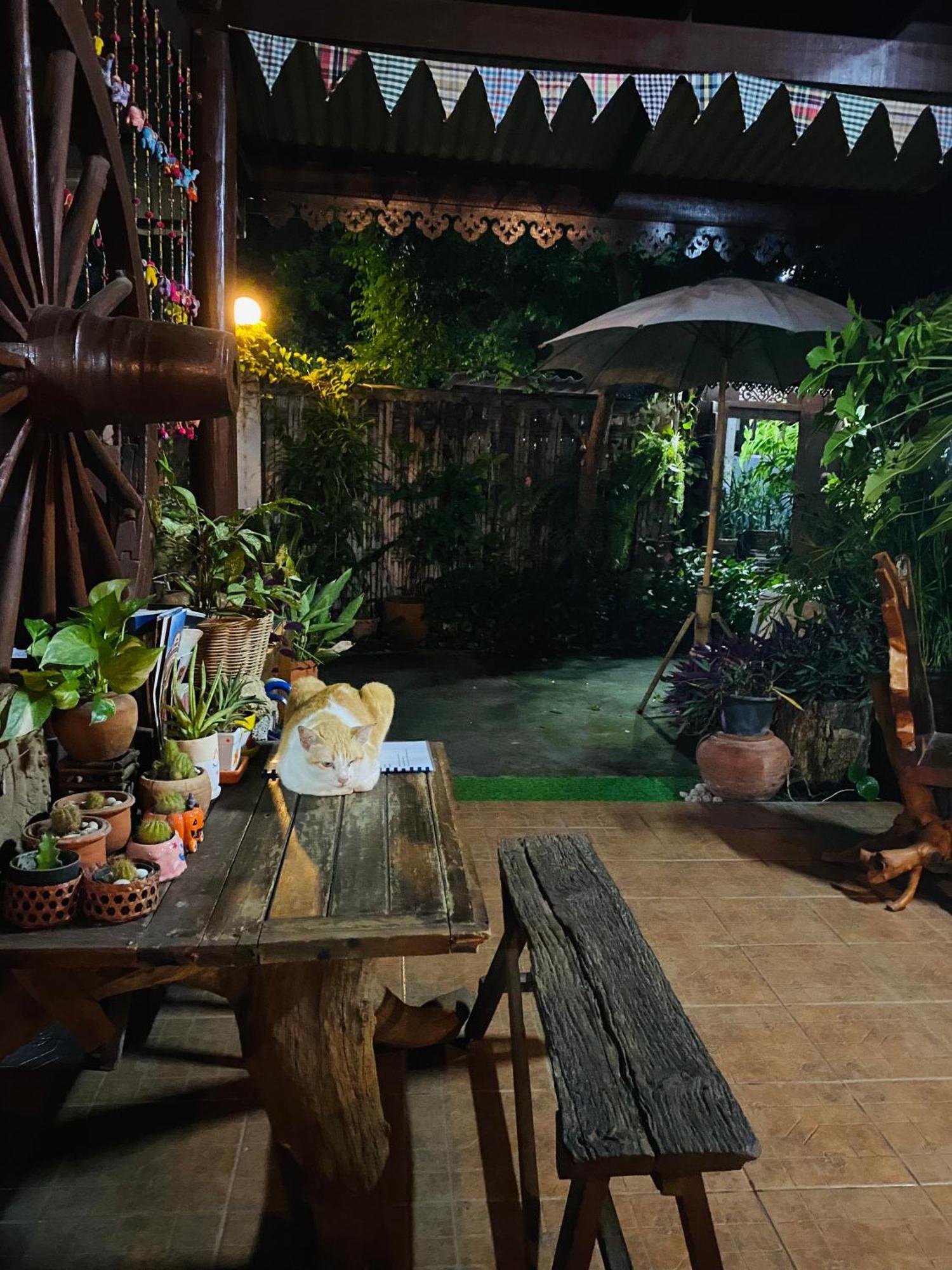 Banthai Guesthouse Phetchaburi Exteriör bild