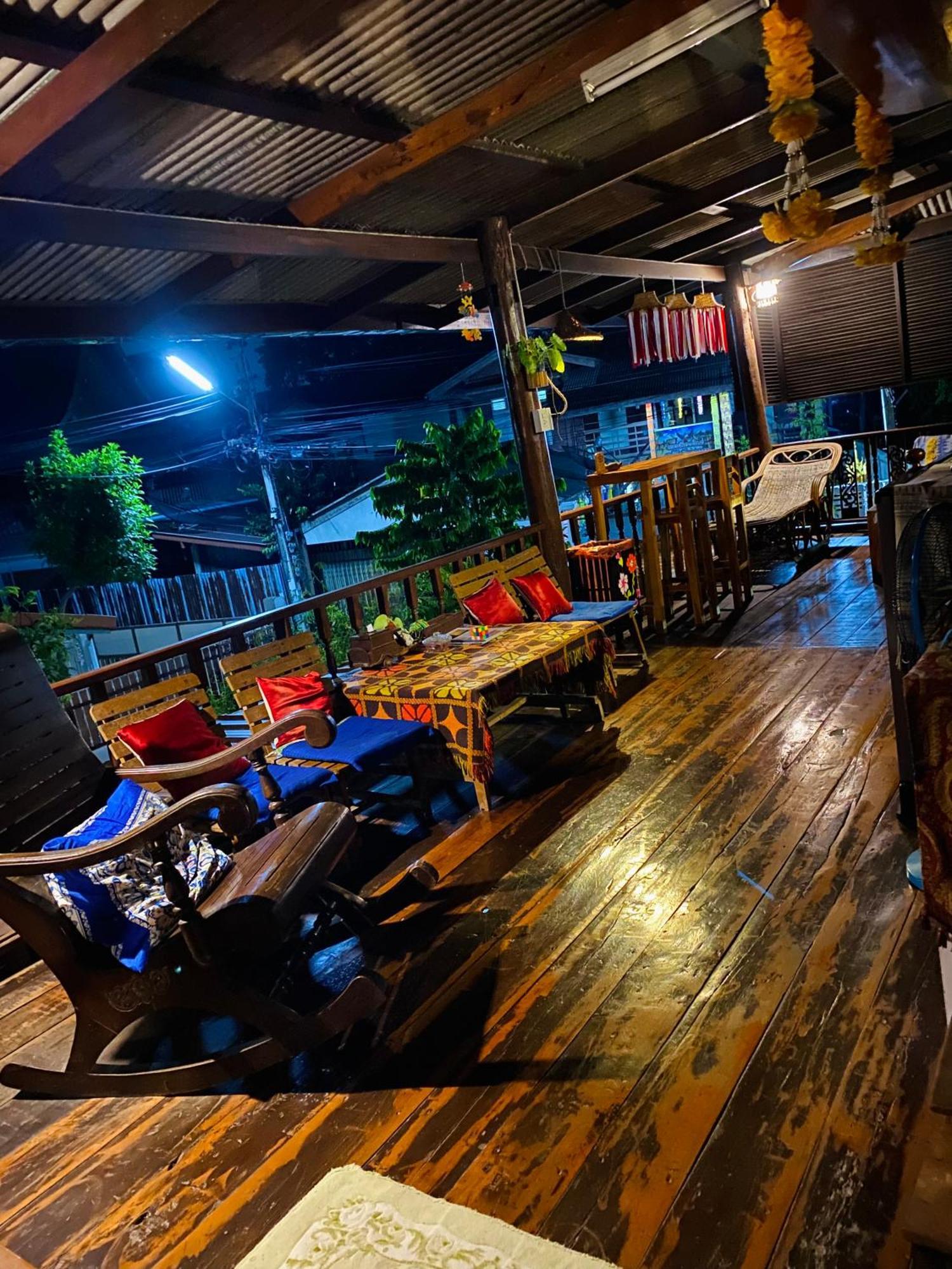 Banthai Guesthouse Phetchaburi Exteriör bild