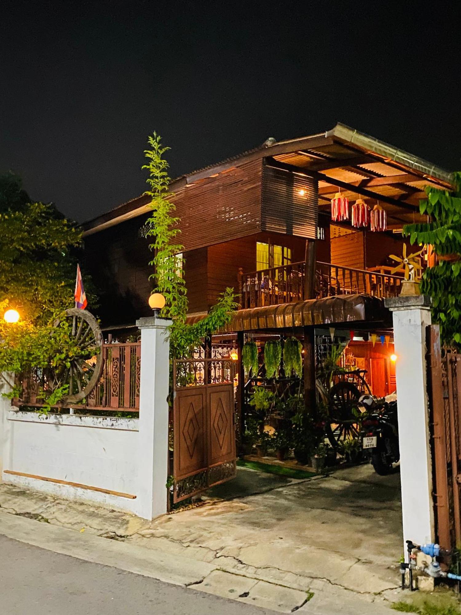 Banthai Guesthouse Phetchaburi Exteriör bild
