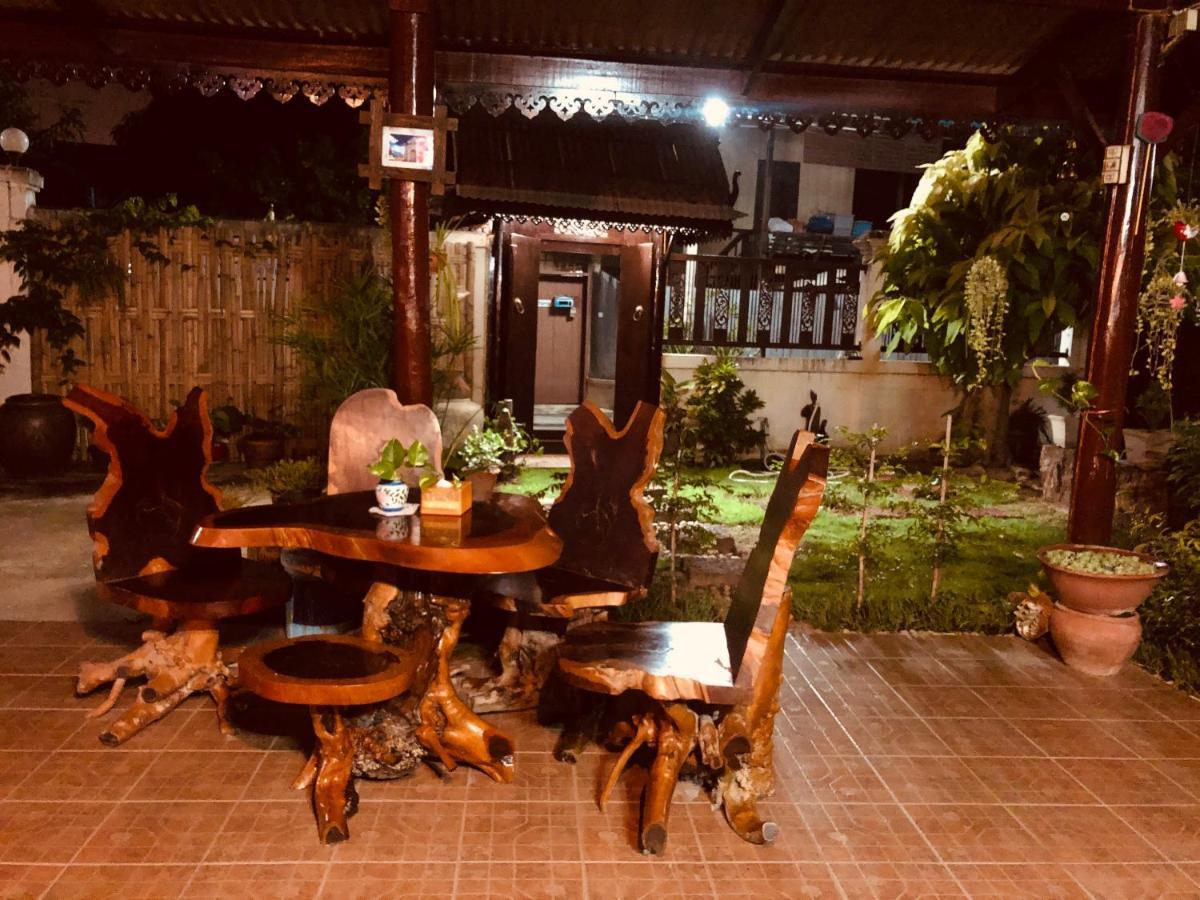 Banthai Guesthouse Phetchaburi Exteriör bild